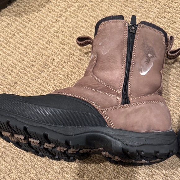 L.L. Bean Men's Brown and Black Snow Boots - Picture 11 of 13